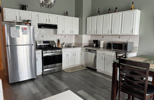 Union City Apartment | Mid-Town View Apt 2 - 15 Minutes To NYC 4BR'S!