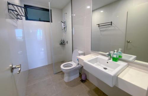 Central District Apartment | Mid Vally Southkey JB, 2BR, WIFI, 7 mins to CIQ , 5-7pax