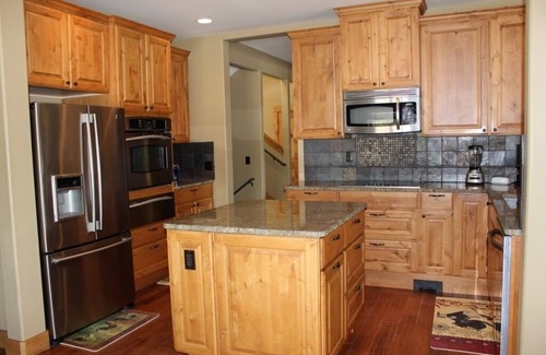 Sunriver Cabin | Mid-week August special! Check calendar for dates! Bring the dogs & floaties!