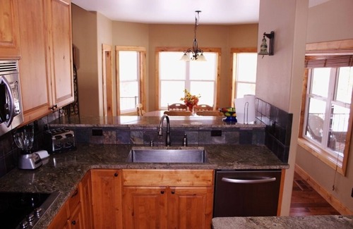 Sunriver Cabin | Mid-week August special! Check calendar for dates! Bring the dogs & floaties!