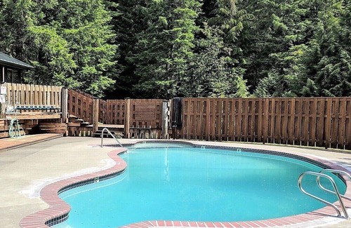 Rhododendron Ski Chalet | Midcentury gem with hot tub nestled in the forest