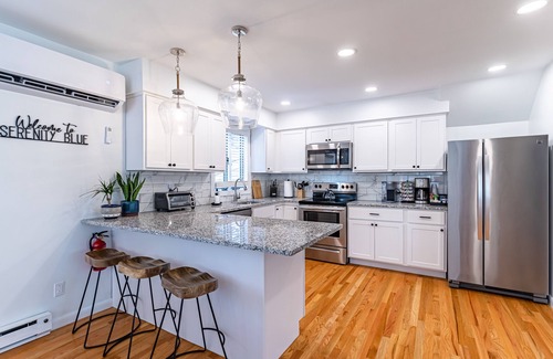 Ocean Gate House | MIDCENTURY MODERN PARADISE - 4BD- HOT TUB🌊 - BAY BEACH🏖 ARCADE-BBQ- FIREPIT🔥!