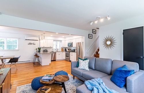 Ocean Gate House | MIDCENTURY MODERN PARADISE - 4BD- HOT TUB🌊 - BAY BEACH🏖 ARCADE-BBQ- FIREPIT🔥!