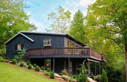 Pegram Cabin | Midcentury Modern View Cabin Near Nashville