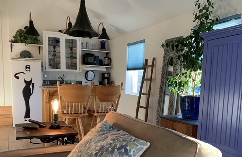 Thomaston Apartment | Midcoast Retreat with Fireplace Near Downtown