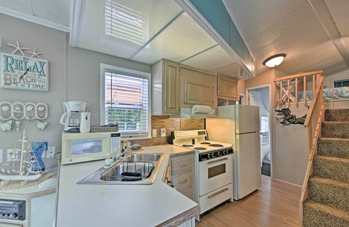 Put-in-Bay Villa | Middle Bass Island Escape: Resort Pool & Bar!