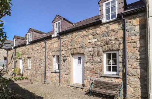 Newport House | Middle Cottage