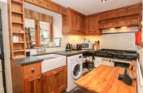 Endon Cottage | MIDDLE COTTAGE, romantic, character holiday cottage in Endon
