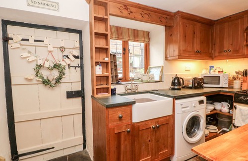Endon Cottage | MIDDLE COTTAGE, romantic, character holiday cottage in Endon