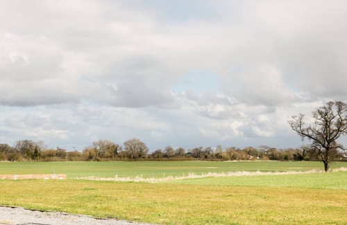 Stoney Stretton House | MIDDLE COTTAGE, pet friendly, character holiday cottage in Westbury