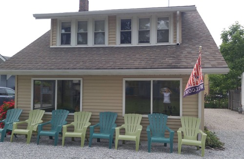 Geneva-on-the-Lake Cottage | Middle of the strip! Lake Escape Cottage, Sleeps 10, Private Lane with Lake View