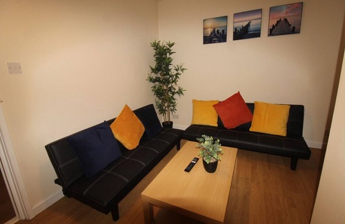 Chesterfield House | Middlecroft house is a mid terrace house near to the center of Staveley Chesterfiled