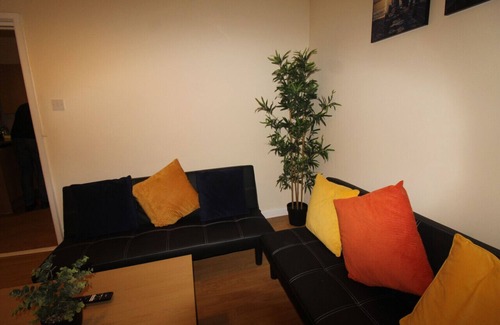 Chesterfield House | Middlecroft house is a mid terrace house near to the center of Staveley Chesterfiled