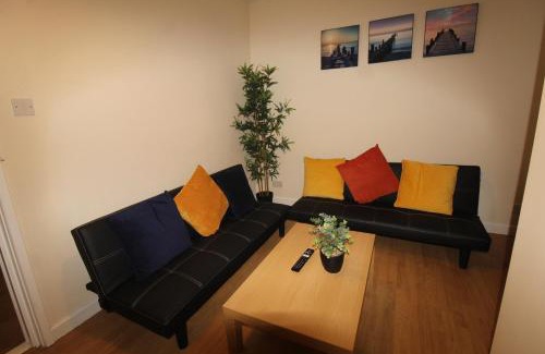 Chesterfield House | Middlecroft House Staveley by Smart Corporate Stays