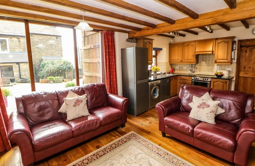 Peak District Cottage | MIDFEATHER COTTAGE, family friendly, with a garden in Edale