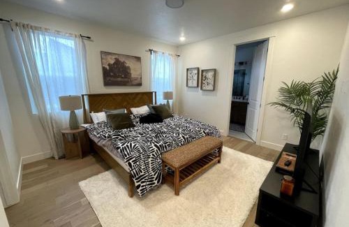 Park City House | Midnight Manor-Modern-Spacious