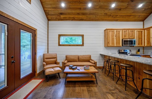 Pickens Cabin | Midnight Moon-Private/HotTub/Fireplace