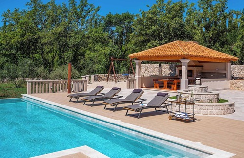 Cilipi Villa | Midnight Serenity - Four Bedroom Villa, Sleeps 8