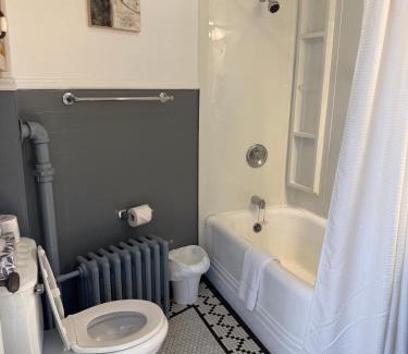 Waterford Valley Apartment | Midstream Manor Unit 8, 2 Bedroom Apartment
