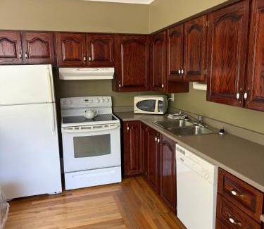 Waterford Valley Apartment | Midstream Manor Unit 9, 2 Bedroom Apartment