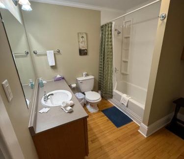 Waterford Valley Apartment | Midstream Manor Unit 9, 2 Bedroom Apartment