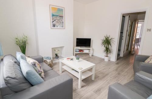 City Centre House | Midsummer Cottage