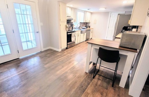Fredericksburg House | Midterm/pet-friendly! Minutes from downtown FXBG!