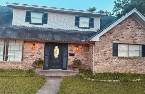 Grand Prairie House | Midterm Rental - Furnished & Centrally Located