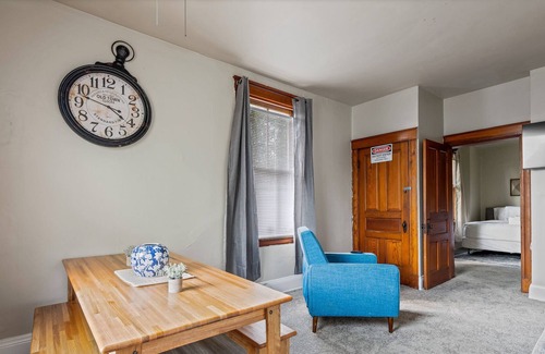 Clifton Heights Apartment | Midtown Apt Near Downtown&U of C - Hangout Unit 2