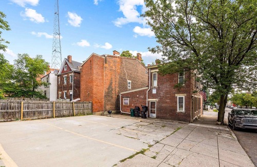 Clifton Heights Apartment | Midtown Apt Near Downtown&U of C - Hangout Unit 3