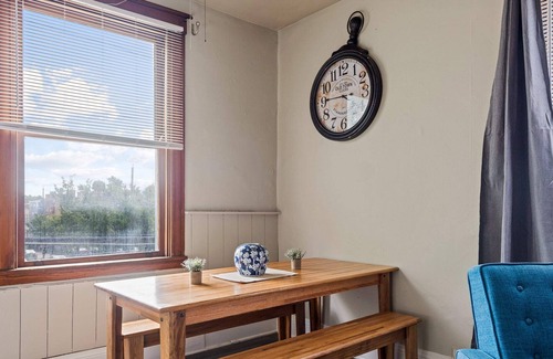 Clifton Heights Apartment | Midtown Apt Near Downtown&U of C- Hangout Unit 1&2