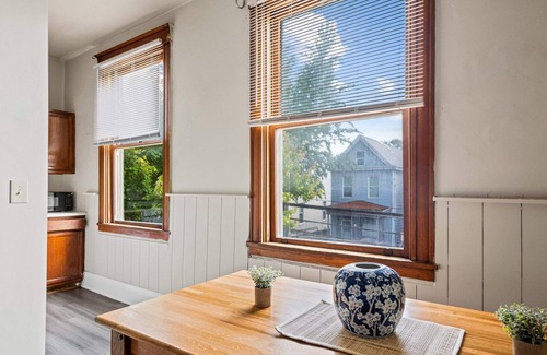 Clifton Heights Apartment | Midtown Apt Near Downtown&U of C- Hangout Unit 1&2