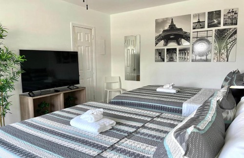 Edgewater Apartment | Midtown beautiful days inn
