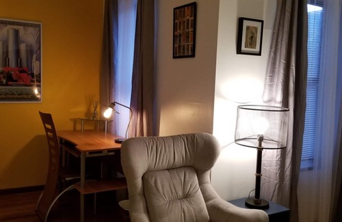Midtown Condo | Midtown Detroit Cozy Retreat