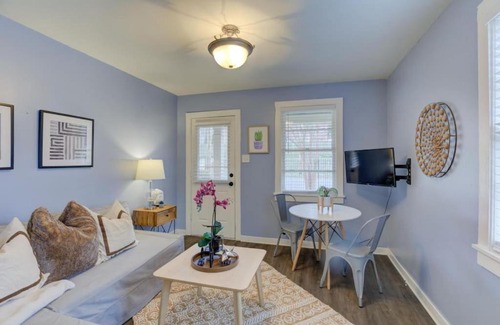 Midtown Apartment | Midtown Gated Cottage w Parking Near Overton Square