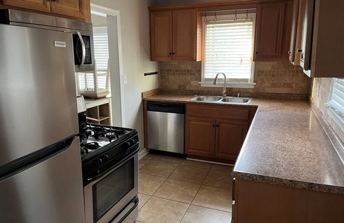 Abercorn Heights - Lamara Heights House | Midtown Gem close Downtown and Tybee!