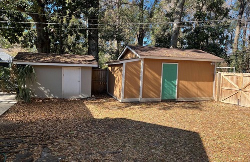 Abercorn Heights - Lamara Heights House | Midtown Gem close Downtown and Tybee!