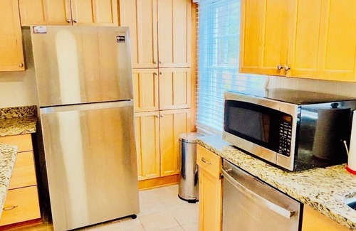 Piedmont Heights House | Midtown House, Walk to Piedmont Park, private Fire Pit, Sleeps 14, free parking