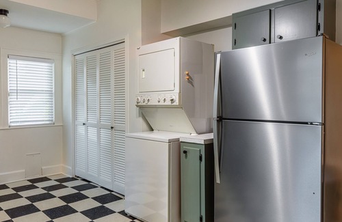Vollintine-Evergreen House | Midtown KING SUITE centrally located with FREE parking