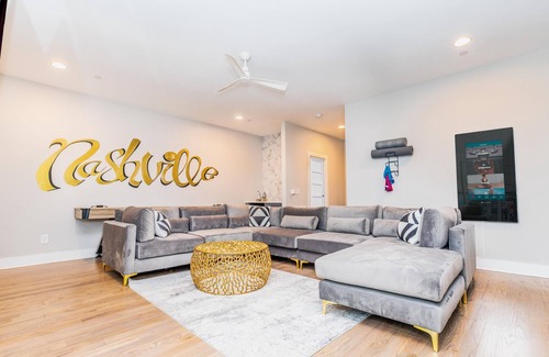 Midtown House | MIDTOWN LUXE - 2 PREMIUM TOWN HOMES - ROOFTOP HOT TUB