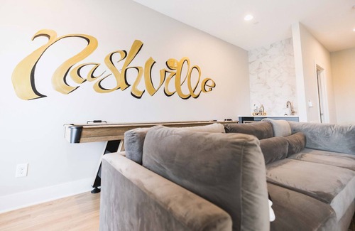 Midtown House | MIDTOWN LUXE - 2 PREMIUM TOWN HOMES - ROOFTOP HOT TUB