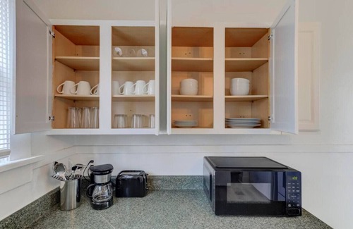 Cooper-Young Historic District Apartment | Midtown Memphis Gem | Bright, Cozy, Walkable