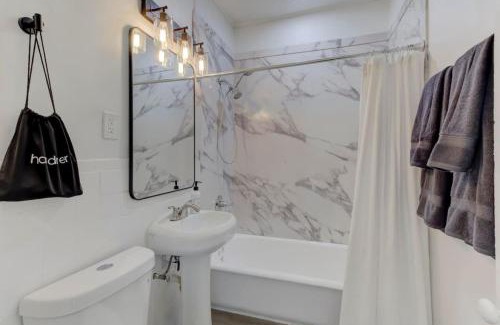 Cooper-Young Historic District Apartment | Midtown Memphis Gem - Bright, Cozy, Walkable