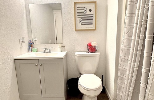 Powderhorn House | Midtown Mini Hideaway: NEW LISTING! nCozy House/Free parking/Fast Wifi