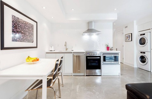 Davisville Apartment | Midtown modern 1 bedroom suite