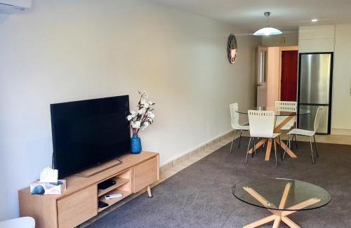 Taupo House | Midtown Tui Villa - Taupō Central Holiday Unit