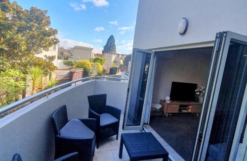 Taupo House | Midtown Tui Villa - Taupō Central Holiday Unit