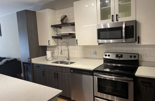 Lindridge-Martin Manor Apartment | Midtown Unit w Free Parking