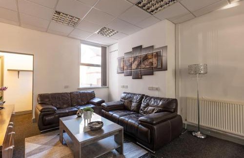Salford Villa | Midwood Lodge