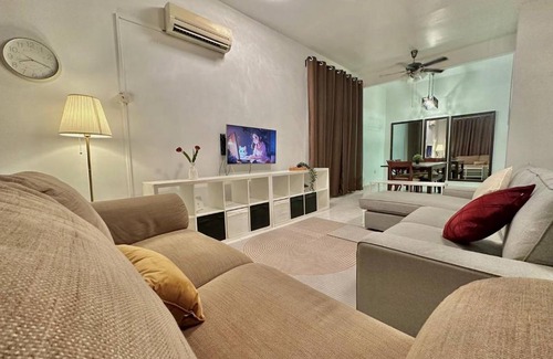 Taman Setia Indah House | Mijanna Guesthouse - Johor Bahru